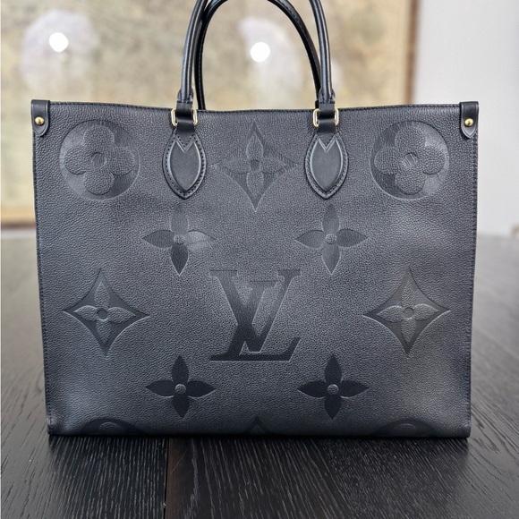 Louis Vuitton OnTheGo GM tote bag in black Monogram Empreinte leather - Picture 3 of 12